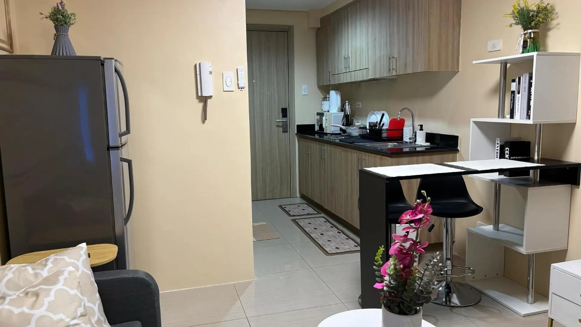 Manila Shore Residences Tower D Moa 0*,